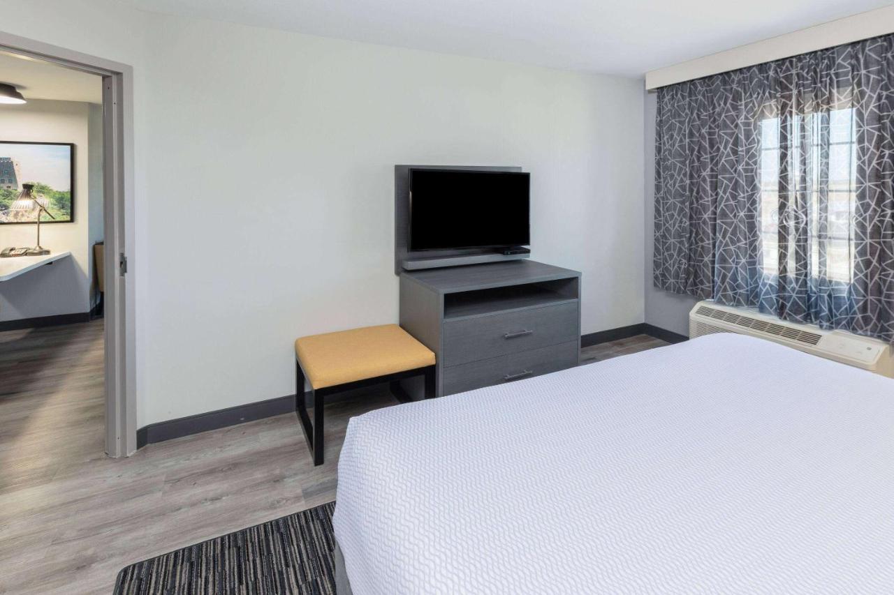 La Quinta Inn & Suites By Wyndham Ardmore Exterior foto